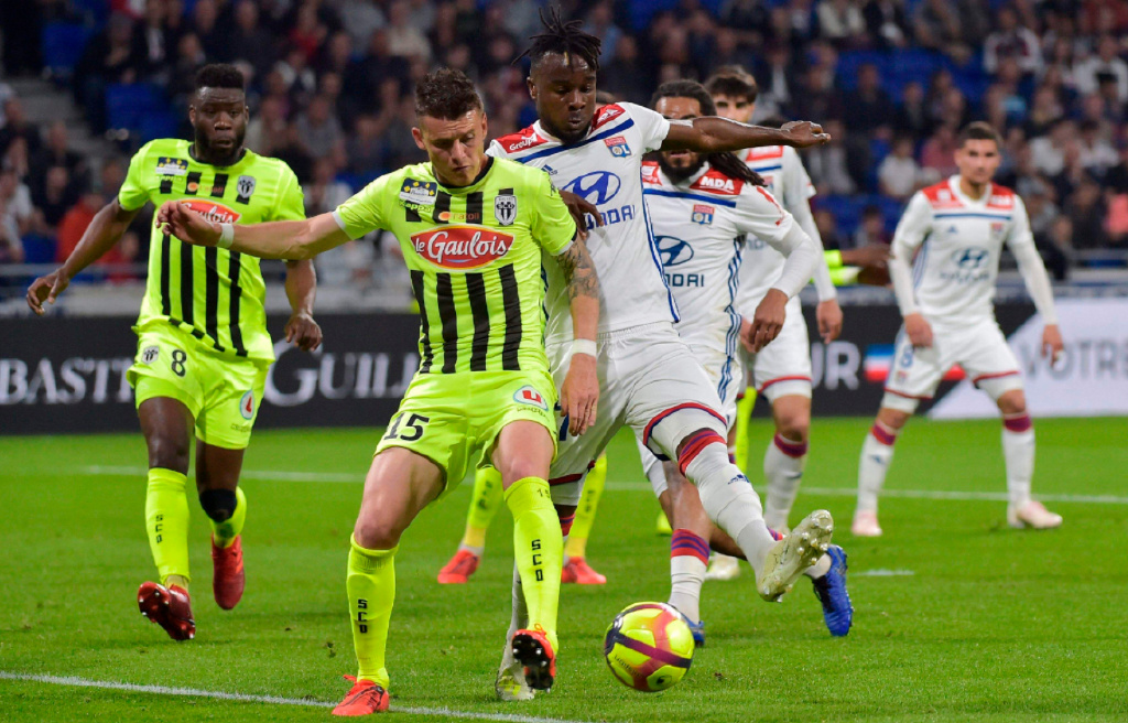 里昂阵容轮换，客场输球错失升级机会的简单介绍